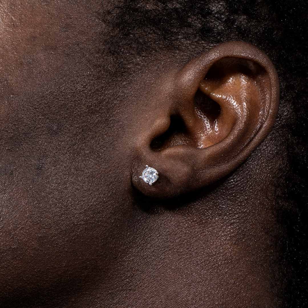 Classic Stud Earrings in White Gold Classic Stud Earrings in White Gold