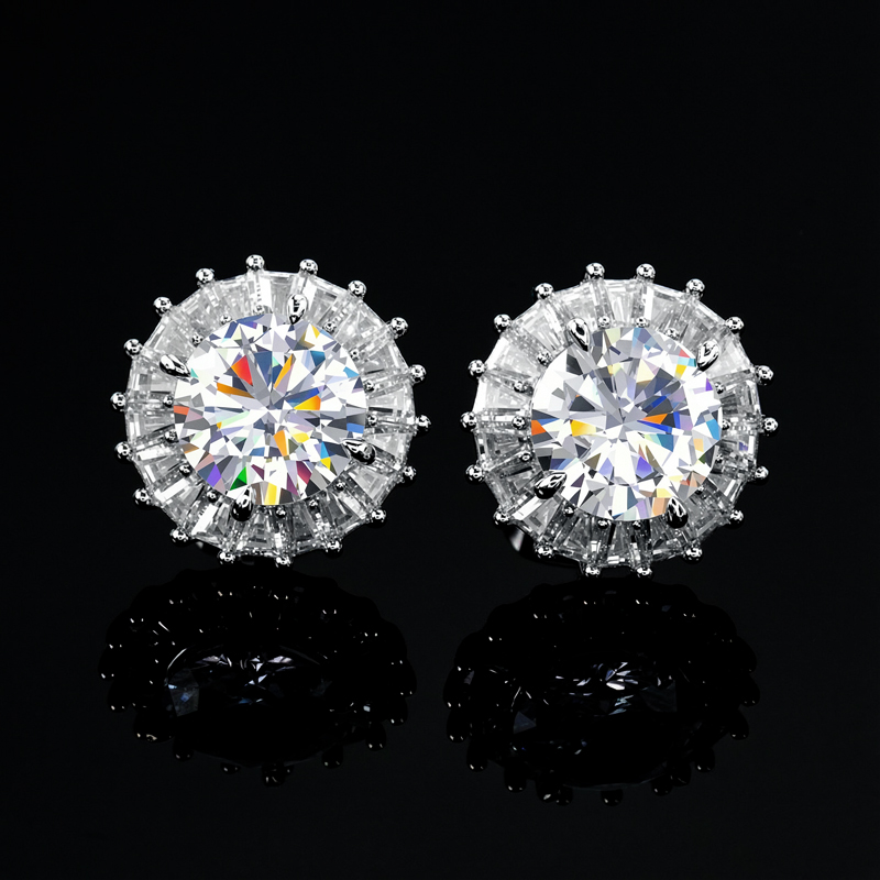 Brilliant Round Shaped Halo Stud Earring Brilliant Round Shaped Halo Stud Earring