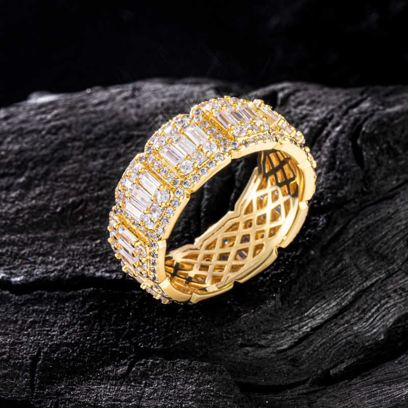 8mm Baguette-Cut Halo Band in Gold
