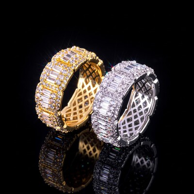 8mm Baguette-Cut Halo Band in Gold
