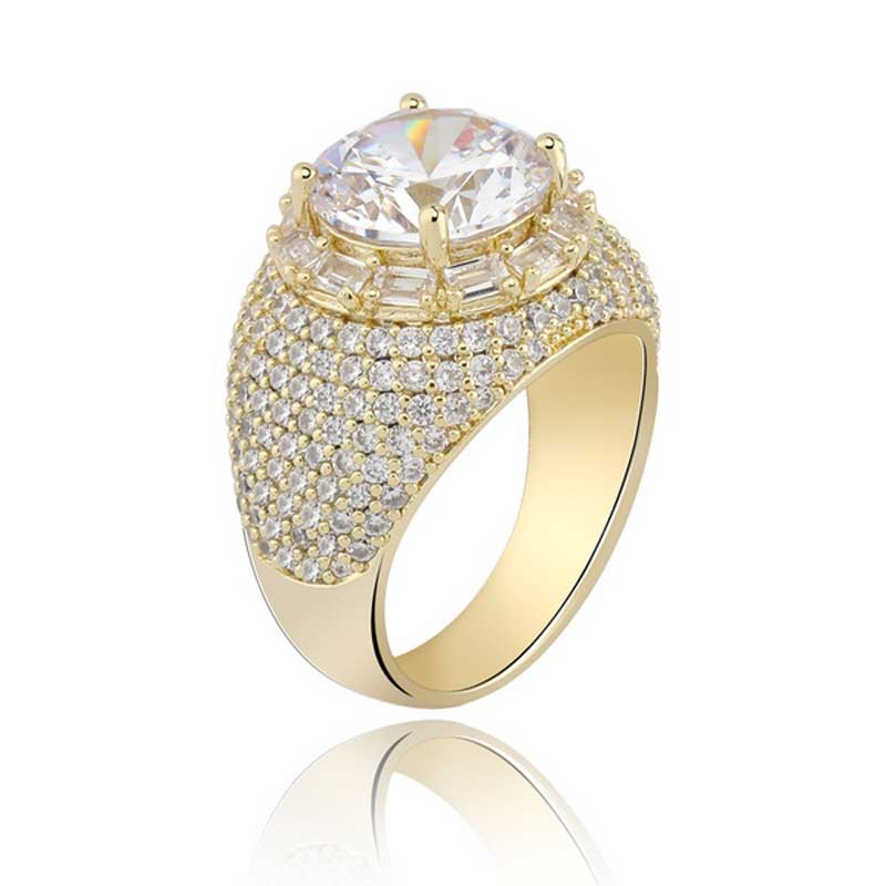 Round Cut and Micro Pave Ring in 18K Gold