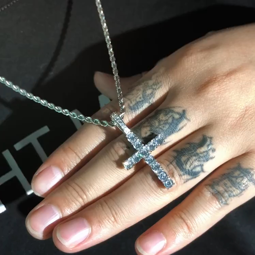 Brilliant Cut Cross Pendant in White Gold Brilliant Cut Cross Pendant in White Gold