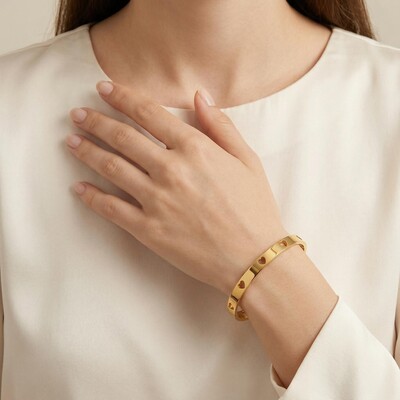 Hollow Out Heart Bangle