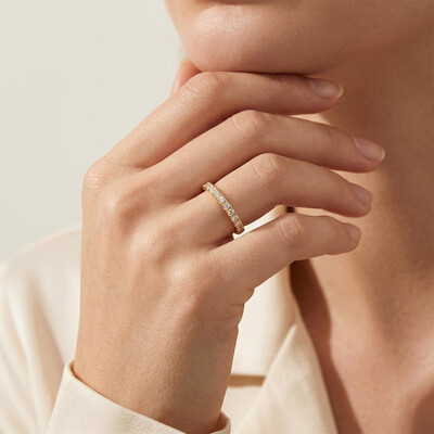 Round Cut Hollow Heart Wedding Band