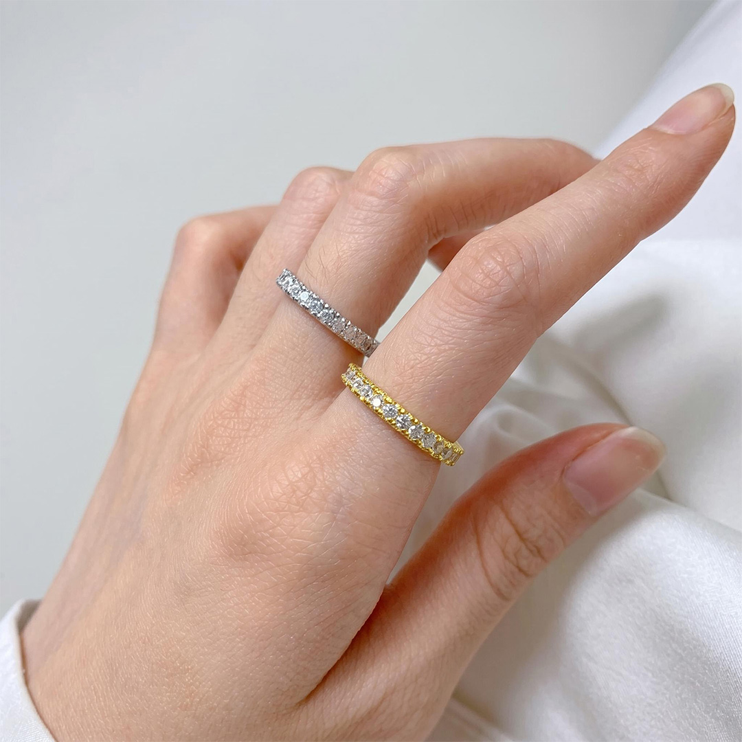 Round Cut Hollow Heart Wedding Band
