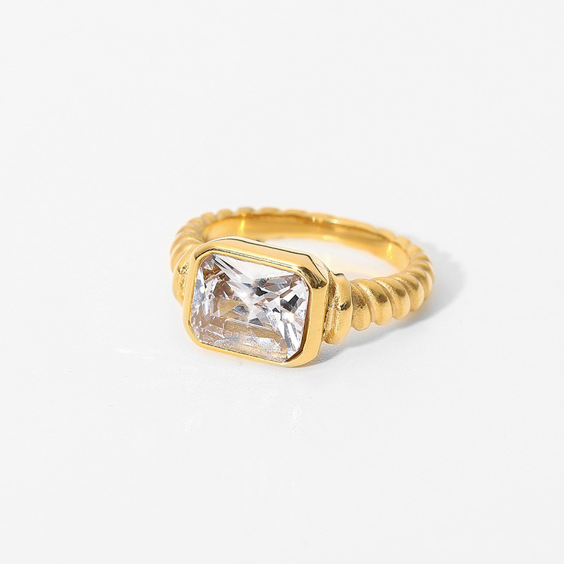  Square Crystal Twisted Ring