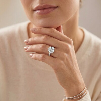 Classic 8-Claw Round Cut Engagement Ring