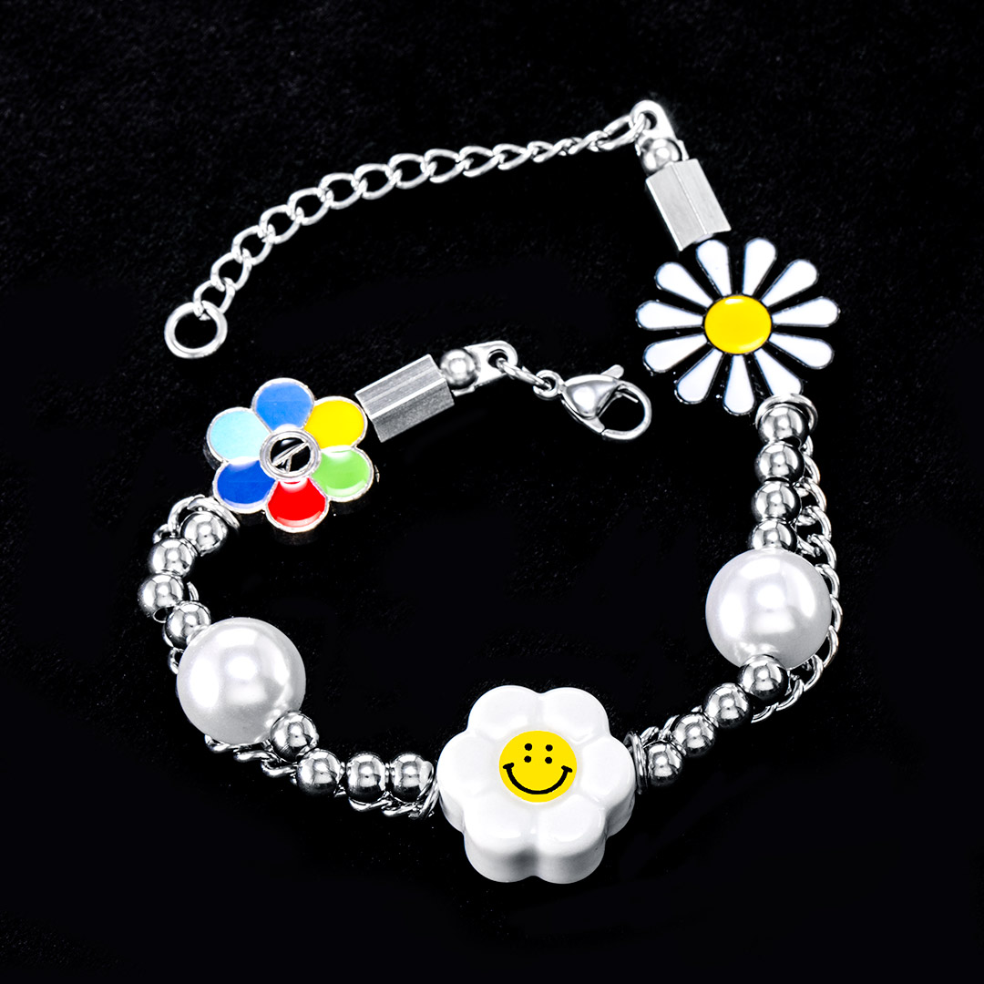 Daisy Smile Face Pearl Bracelet