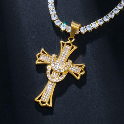 Round Cut Cross Pendant in Gold