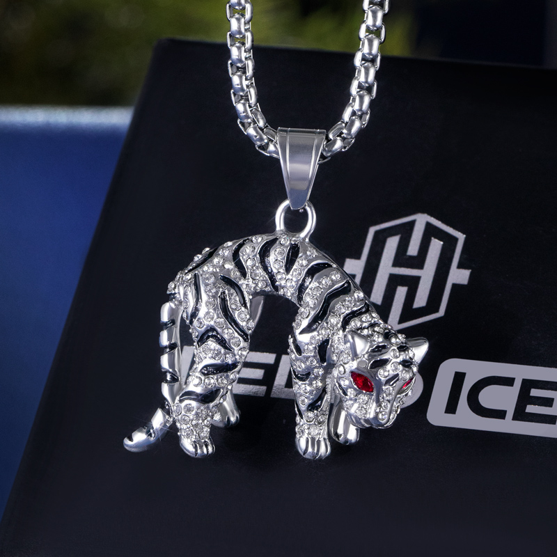  Iced Red Eyes Lepoard Pendant