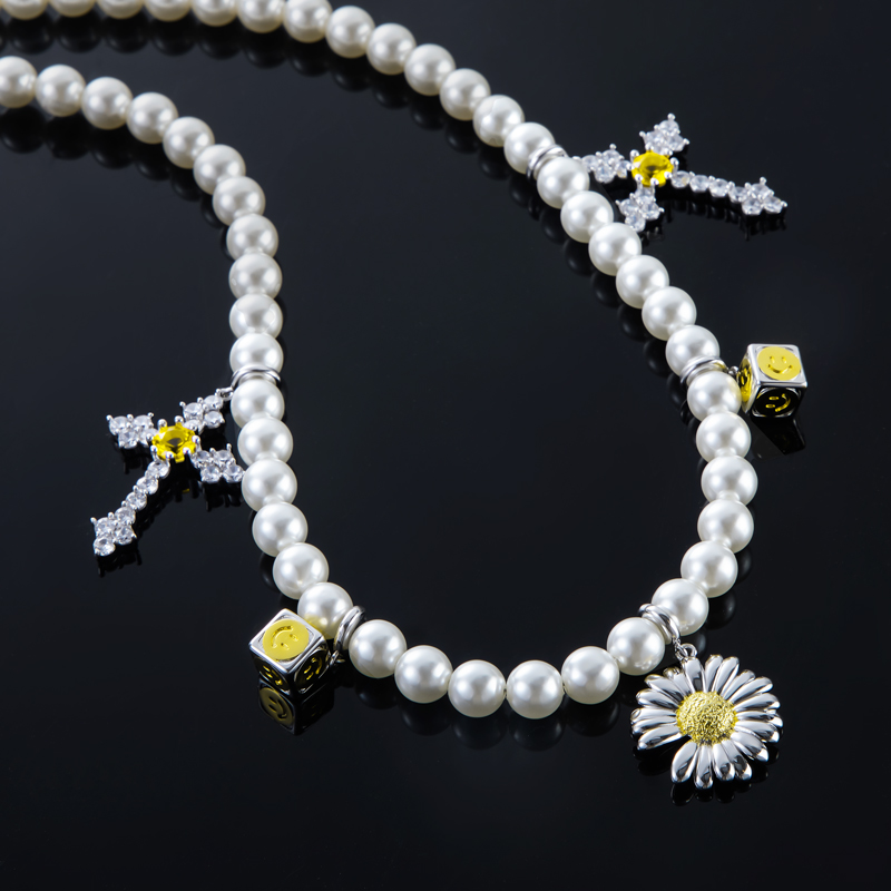 Blooming Daisy & Iced Cross Pearl Chain