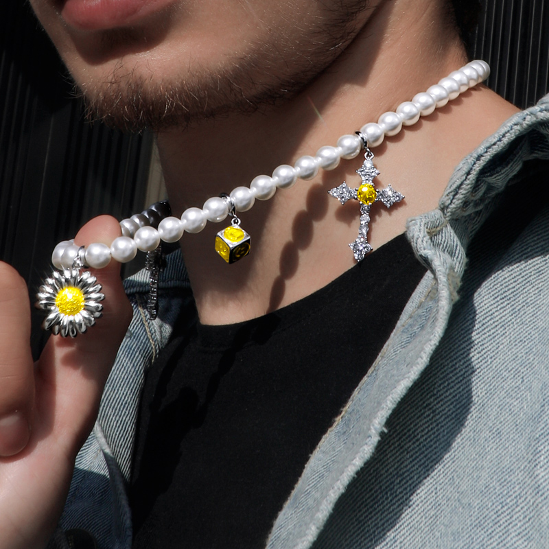 Blooming Daisy & Iced Cross Pearl Chain