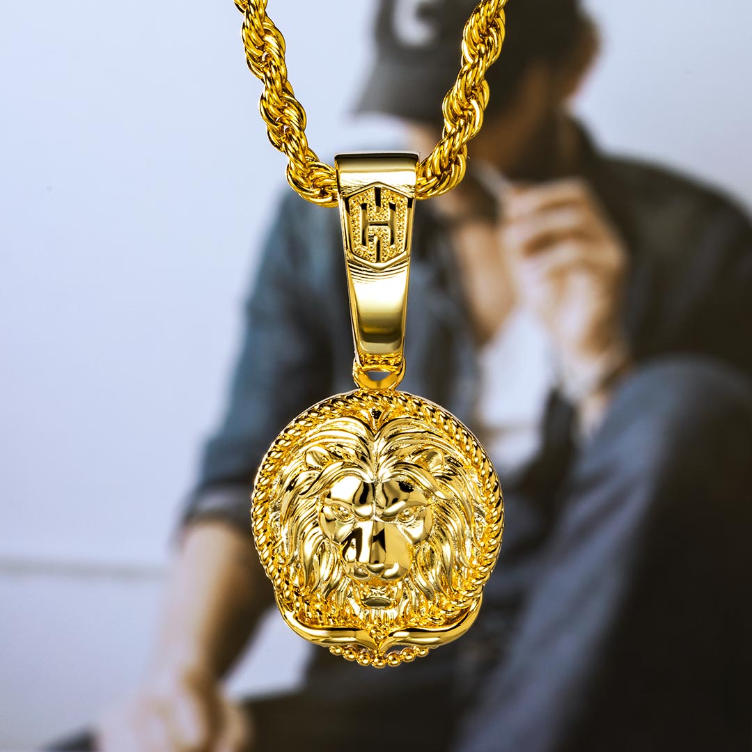 Lion Head Round Pendant in Gold