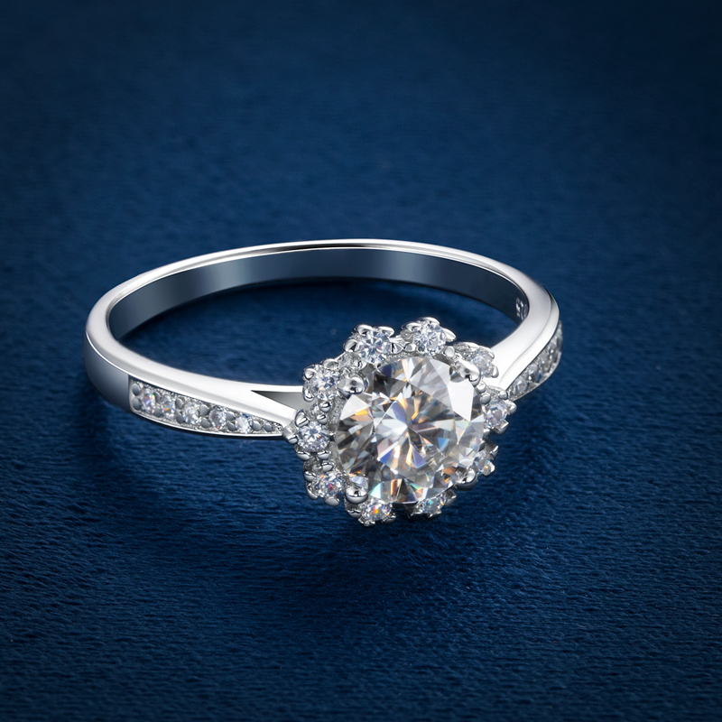 1Ct Round Cut Halo Moissanite Engagement Ring in S925 Sterling Silver