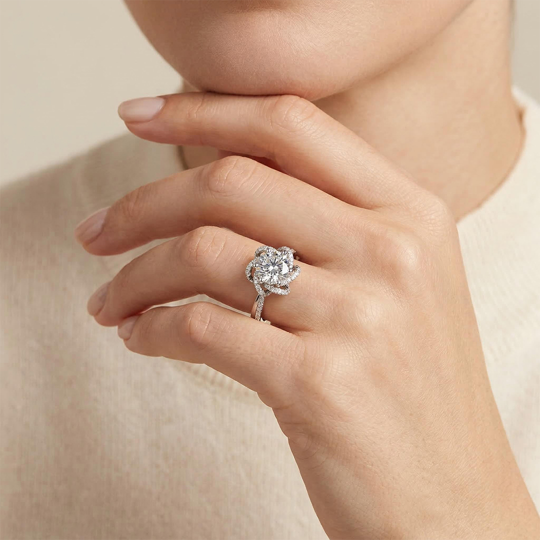 Round Cut Flower Moissanite Ring in S925 Sterling Silver