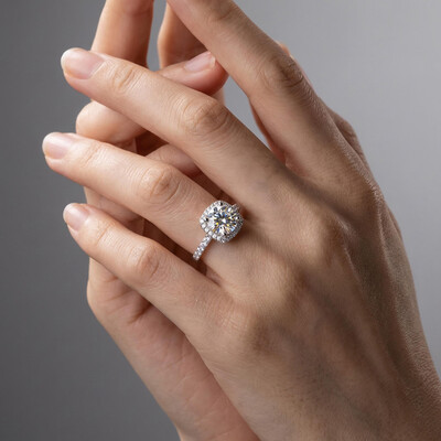 2Ct Round Cut Halo Moissanite Engagement Ring in S925 Sterling Silver