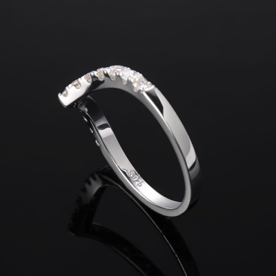 2mm V-shaped Round Cut Moissanite Cluster Eternity Ring in S925 Silver