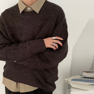 Shell-Shaped Knitted Crew Neck Sweater