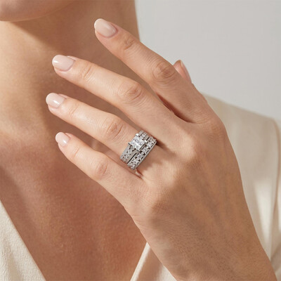 Classic Princess Cut Engagement Ring Set