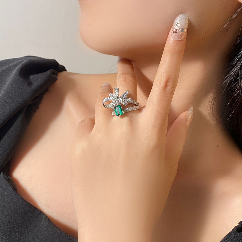 Sparkling Bowknot with Green Emerald Cut Wedding Ring in Sterling Silver