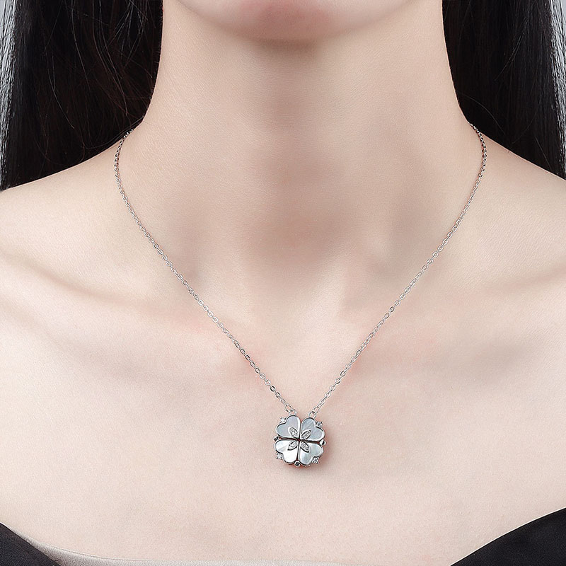 Mother of Pearl Magnetic Four-Heart Clover Deformed Necklace