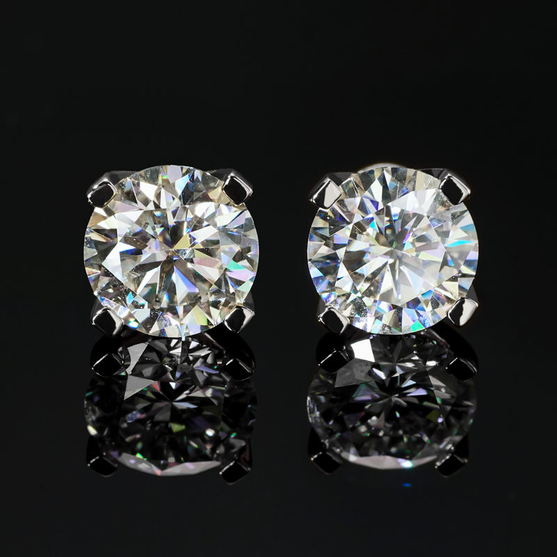 925S & VVS Moissanite Solitaire Stud Earrings