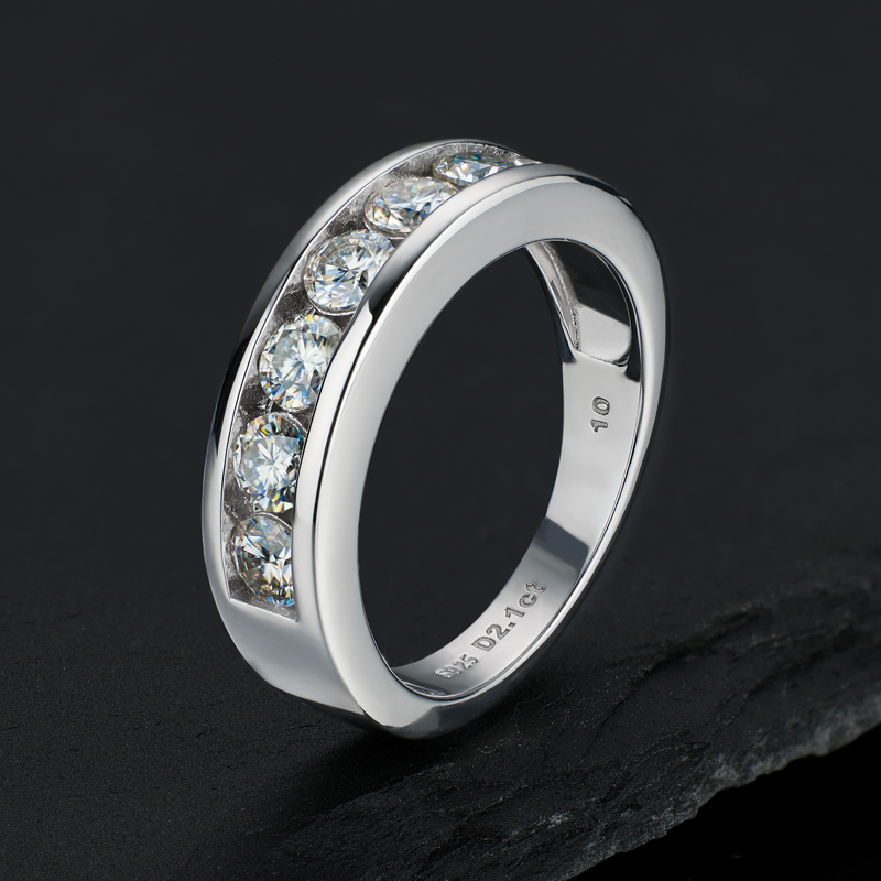 925S & VVS 2.1Ct Moissanite Ring in White Gold