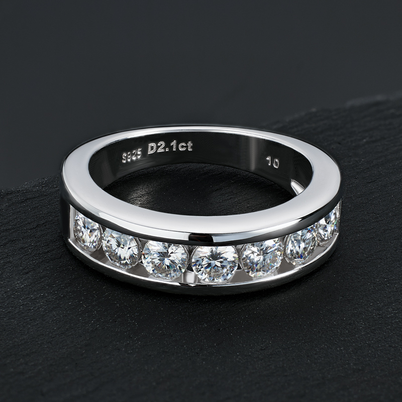 925S & VVS 2.1Ct Moissanite Ring in White Gold