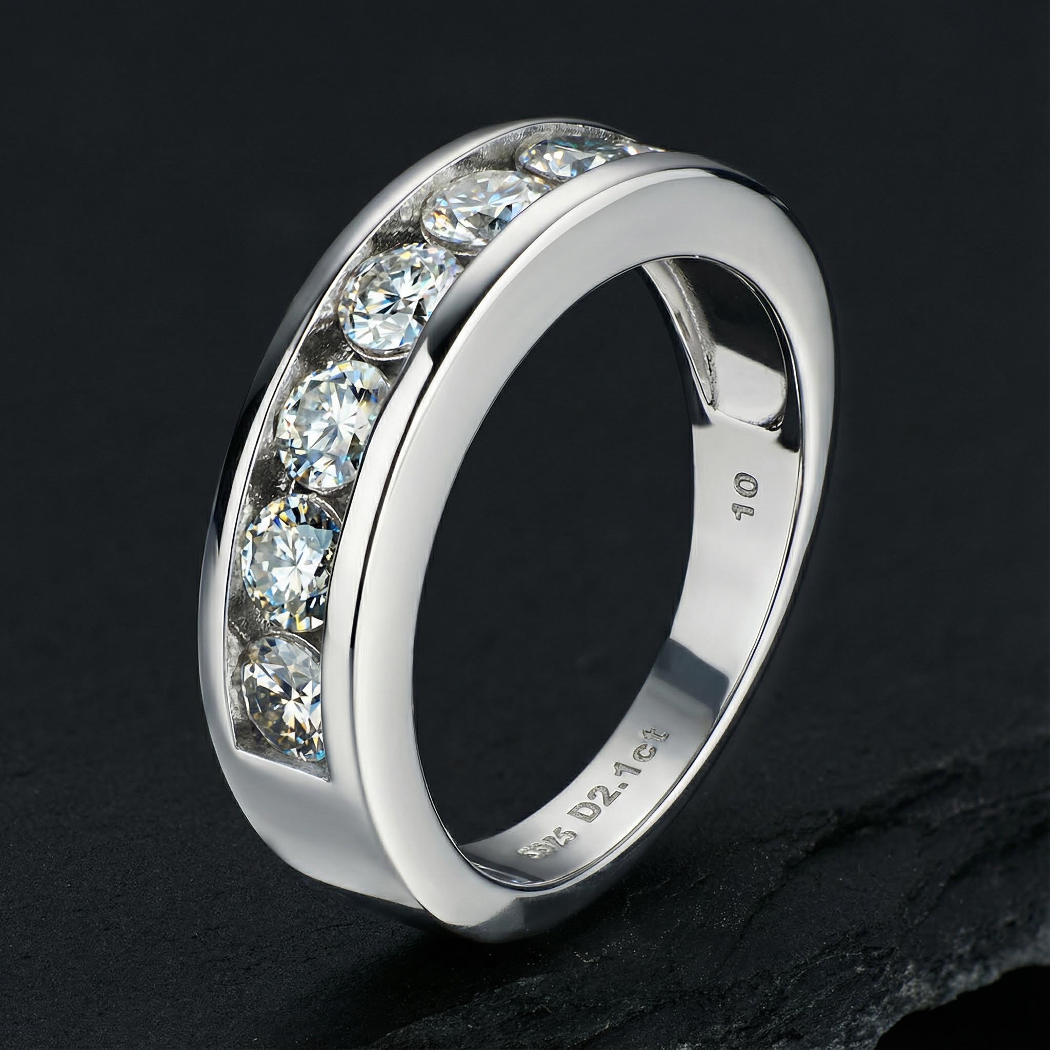 925S & VVS 2.1Ct Moissanite Ring in White Gold