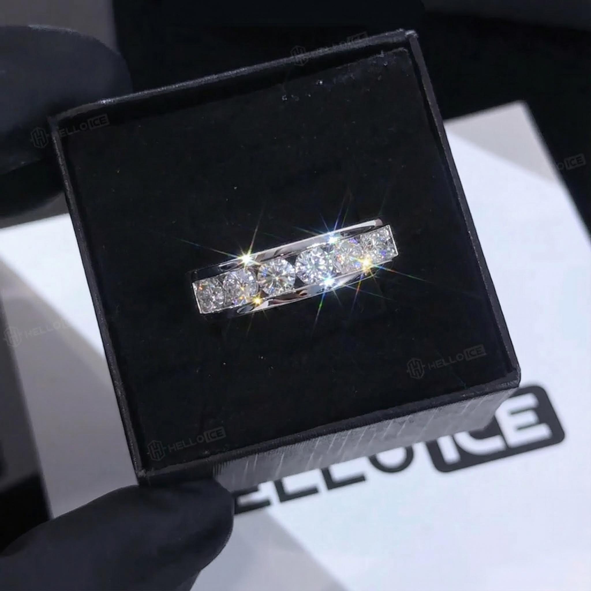 925S & VVS 2.1Ct Moissanite Ring in White Gold