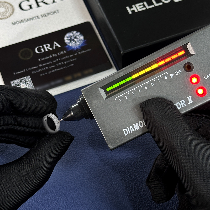 925S & VVS Moissanite 0.54CTW Channel Hoop Earrings in Gold 925S & VVS Moissanite 0.54CTW Channel Hoop Earrings in Gold