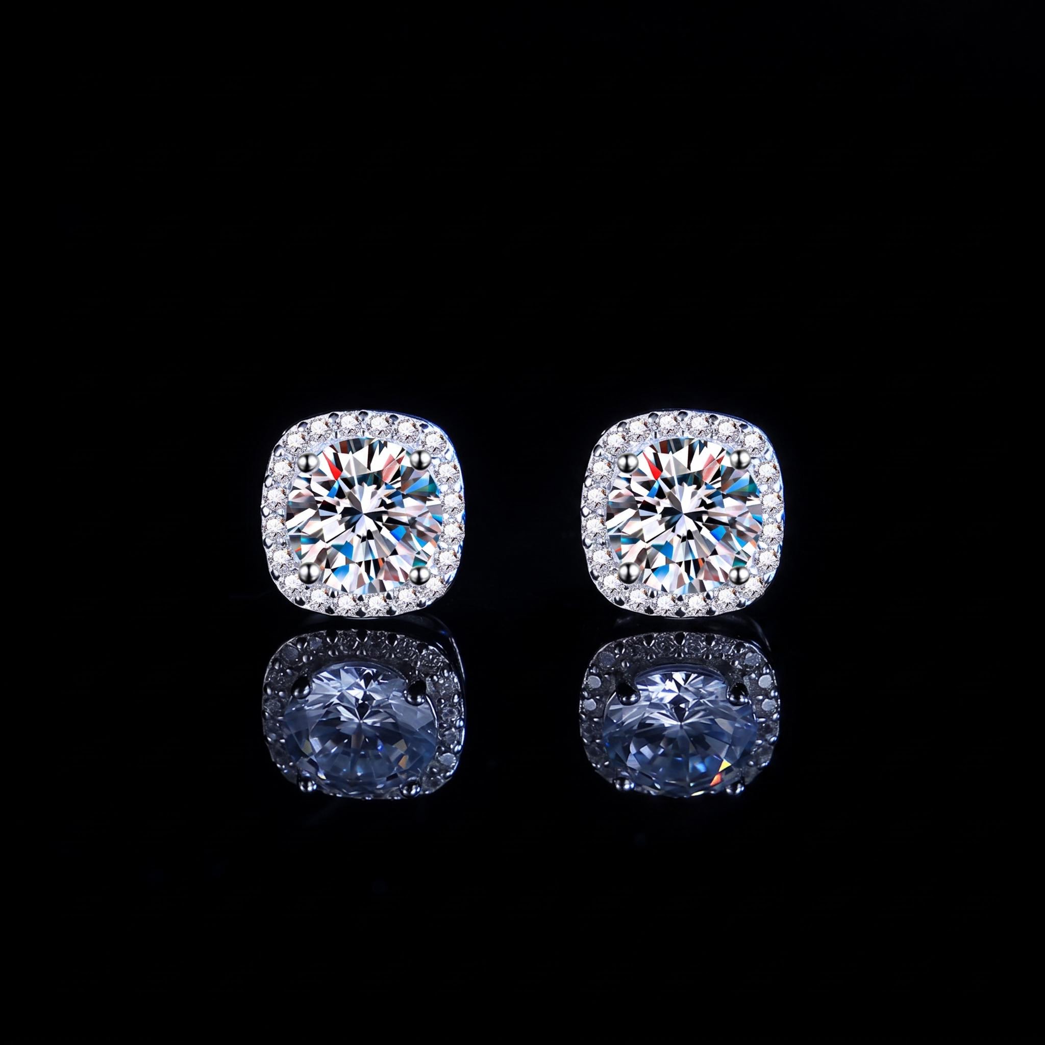 925 Silver & VVS1 Moissanite Magnetic Non-Piercing Halo Earrings 925 Silver & VVS1 Moissanite Magnetic Non-Piercing Halo Earrings