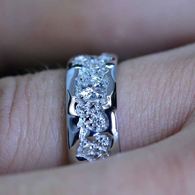 925S & VVS Moissanite Grand Canyon Band Ring