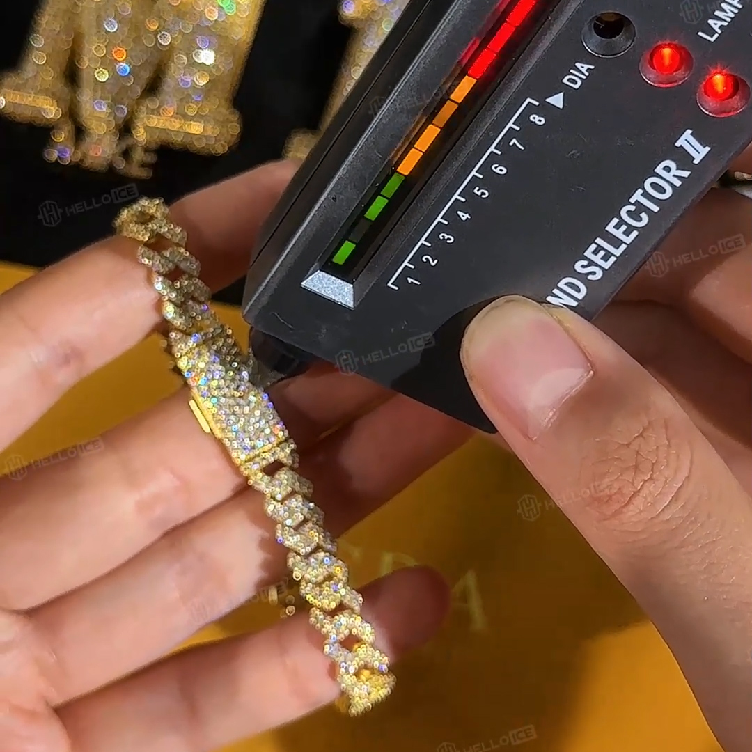 8mm 925S & VVS Moissanite Cuban Link Bracelet 8mm 925S & VVS Moissanite Cuban Link Bracelet