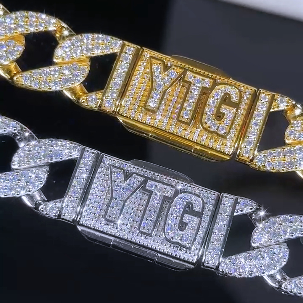 13mm 925S & VVS Moissanite Cuban Link Chain with Custom Name Box Clasp 13mm 925S & VVS Moissanite Cuban Link Chain with Custom Name Box Clasp