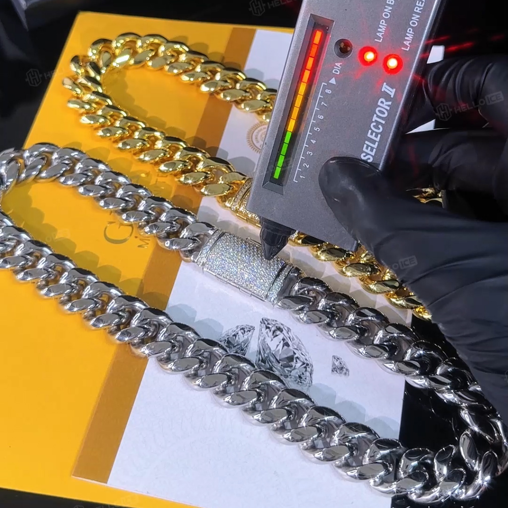 18mm 925S & VVS Moissanite Box Clasp Stainless Steel Cuban Chain 18mm 925S & VVS Moissanite Box Clasp Stainless Steel Cuban Chain