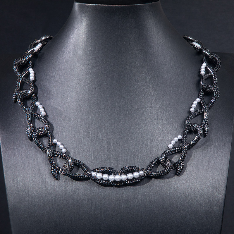 Iced 18mm 20'' Thorns with Pearl Link Chain in Black Gold