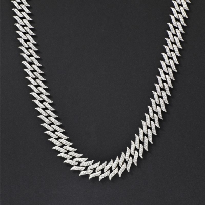 Spiked Thorn 18mm Cuban Link Chain in White Gold