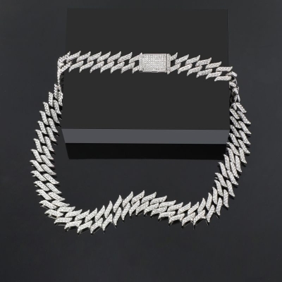 Spiked Thorn 18mm Cuban Link Chain in White Gold