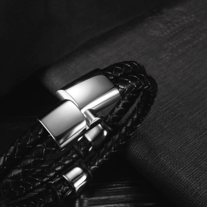 Men's Retro Multilayer Braided Leather Bracelet with Skull