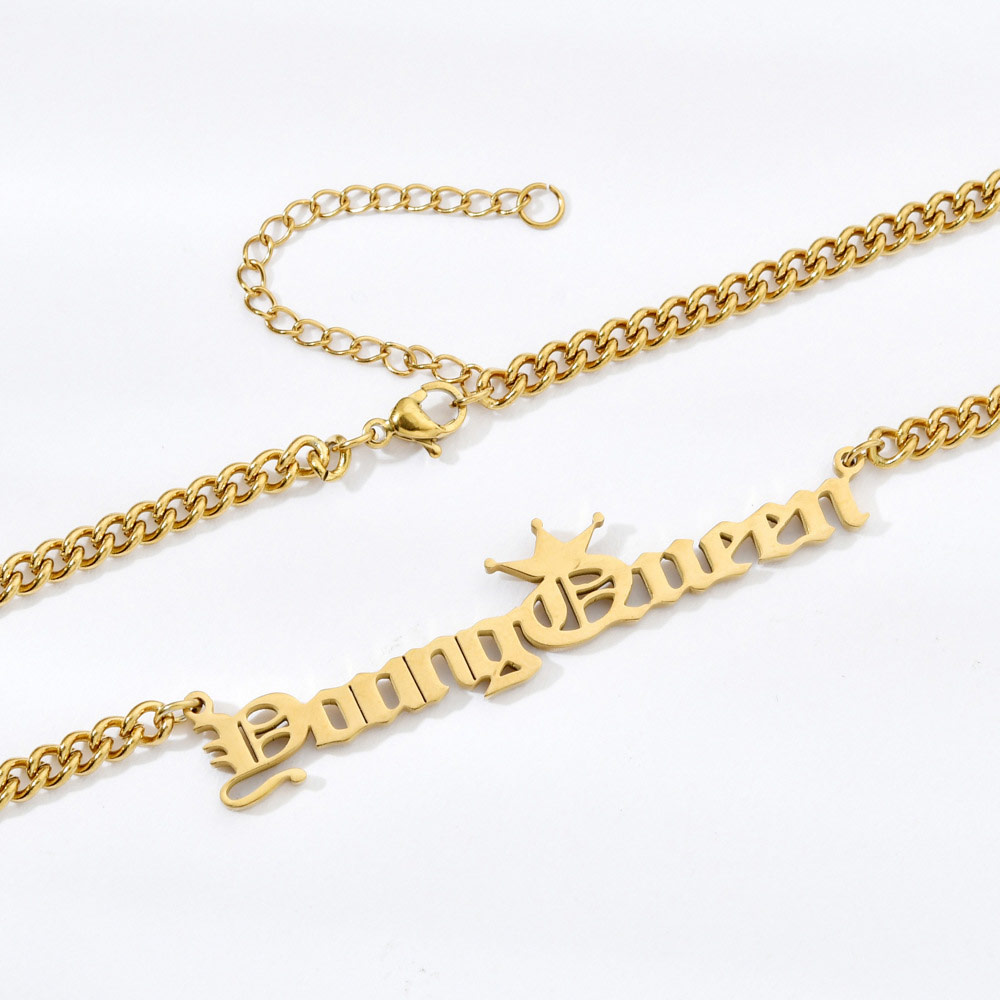 Young Queen Name Necklace in Gold