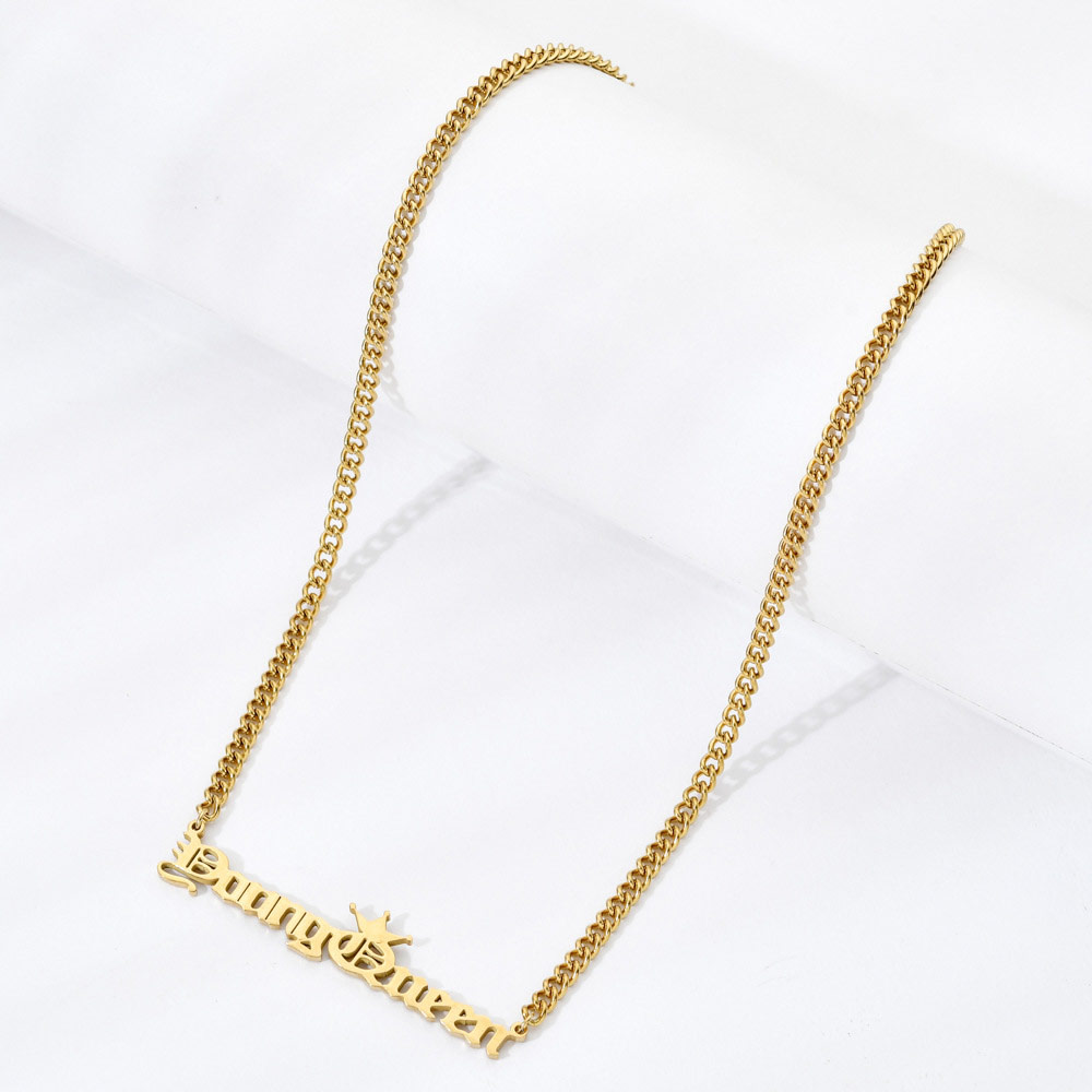 Young Queen Name Necklace in Gold