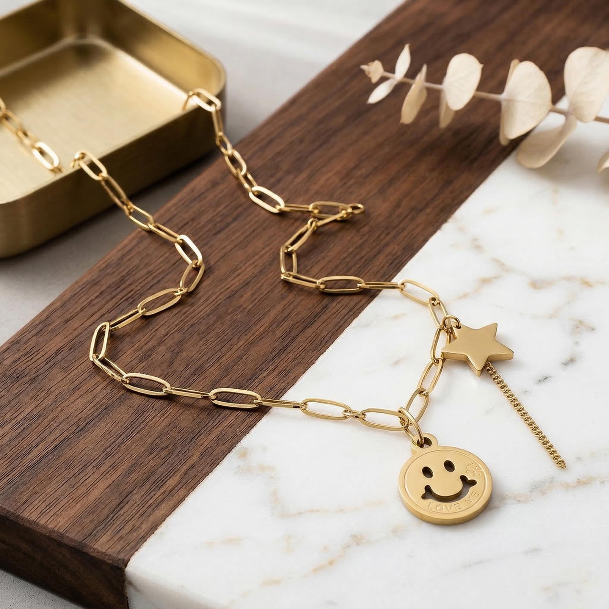 Women's Smile Face and Star Necklace Women's Smile Face and Star Necklace