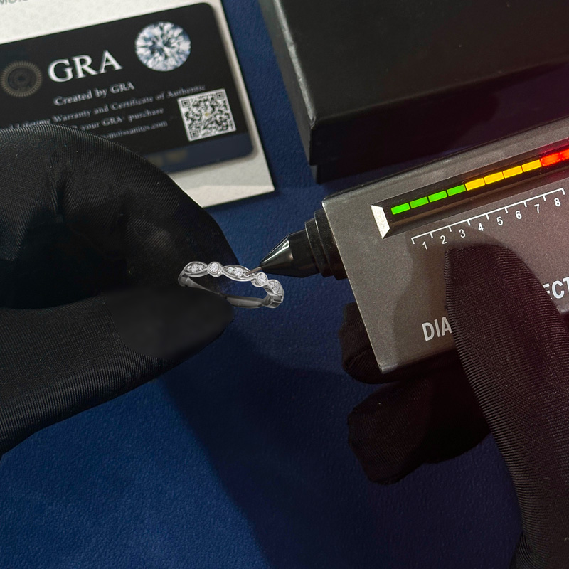 0.16CT Round Cut VVS Moissanite S925 Silver Wedding Band