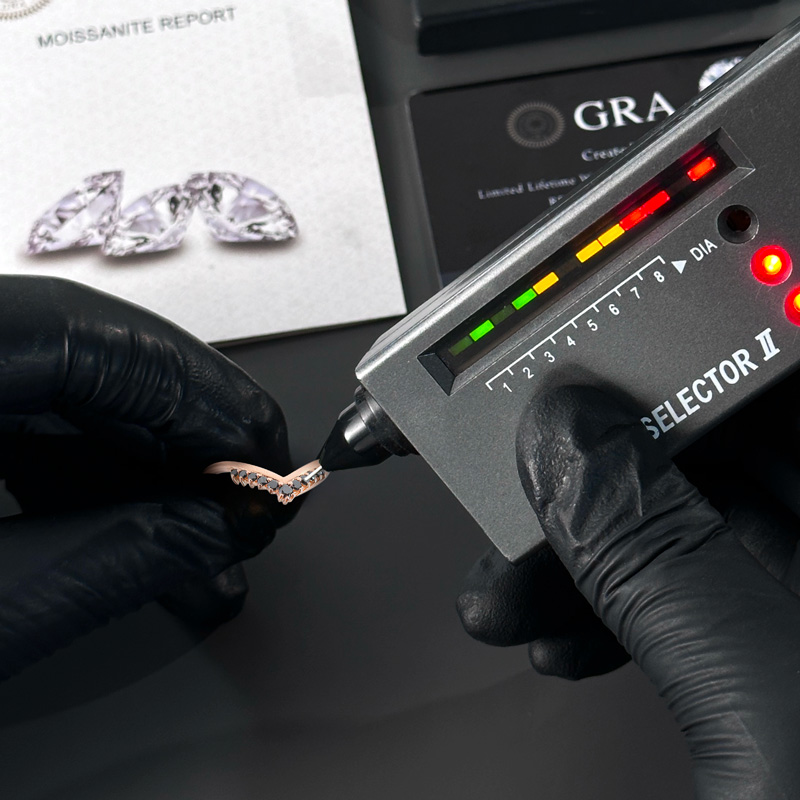 0.2CT V-shaped Round Cut VVS Moissanite S925 Silver Wedding Band