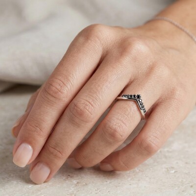 0.2CT V-shaped Round Cut VVS Moissanite S925 Silver Wedding Band