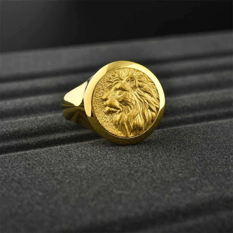 Wild Lion Signet Ring in Gold