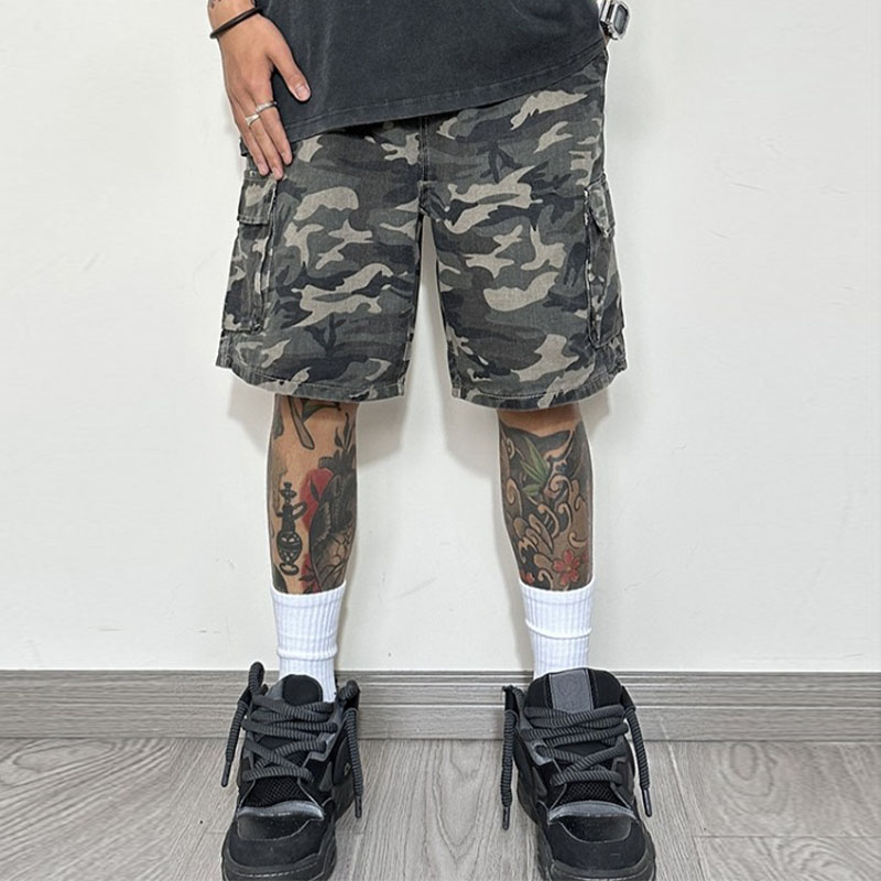 Multi-pocket Camo Cargo Shorts