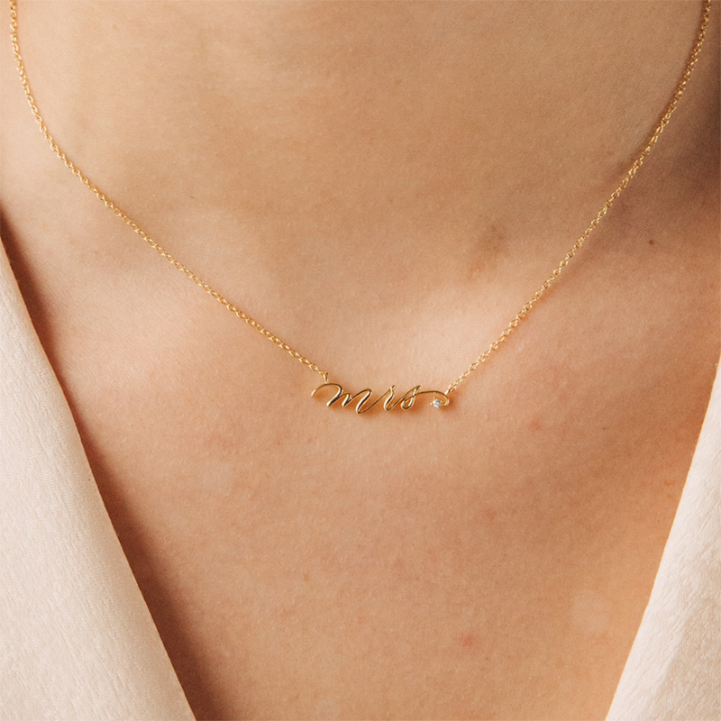 Simple  Name Necklace with White Diamond