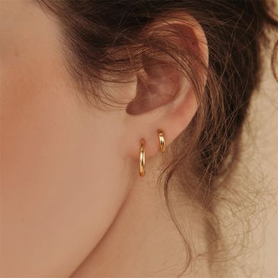 18K Gold Simple Huggie Earrings